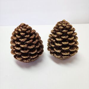 Avon Holly Hollyberry 2 Pine Cone Candles